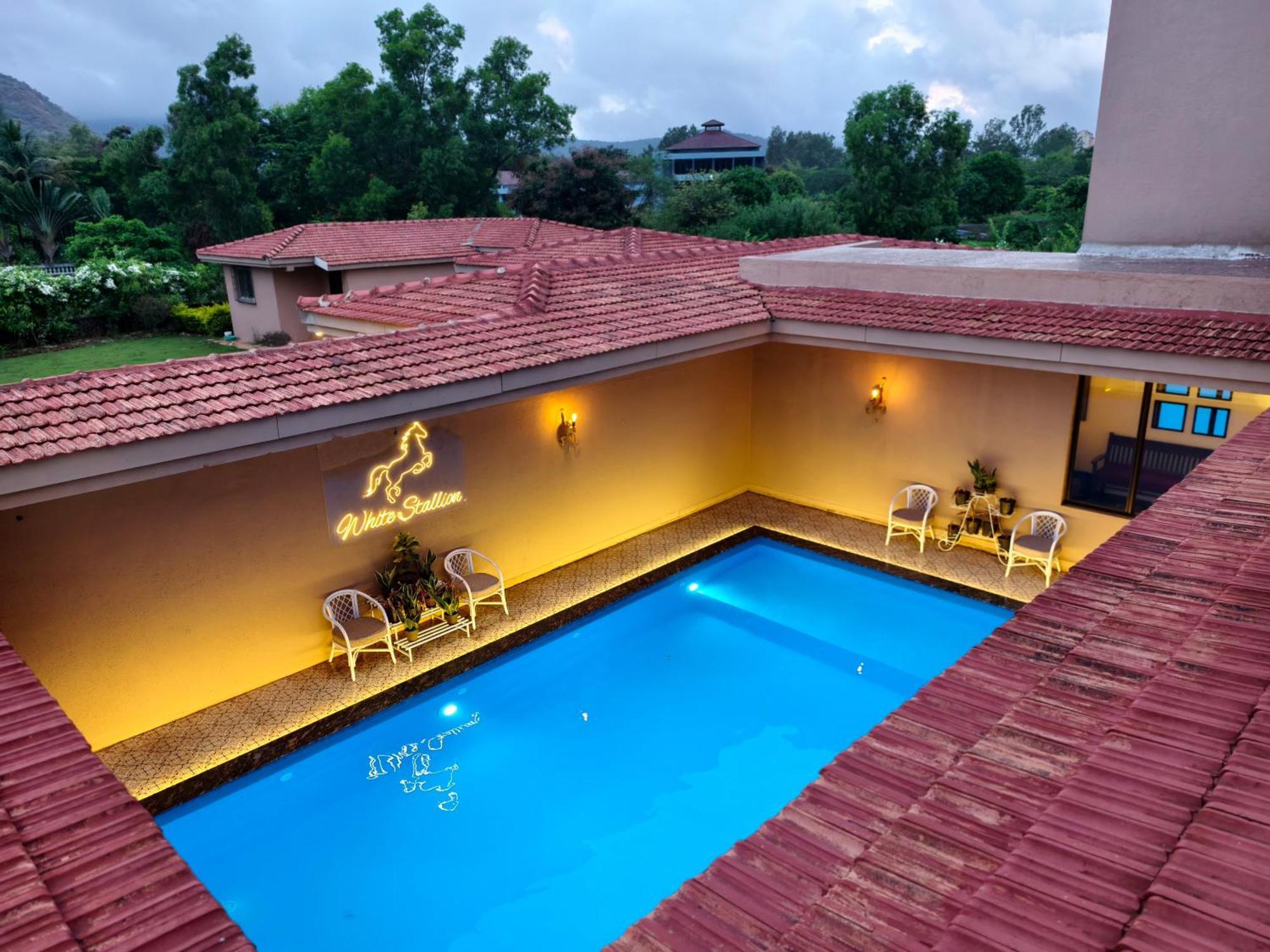 White Stallion Villa Lonavala Exterior photo